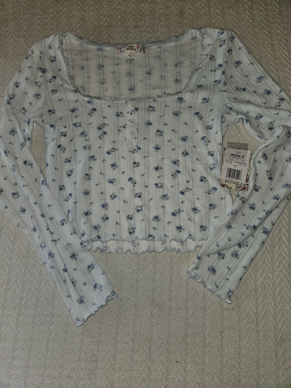 Pink Republic Light Blue Floral Ribbed Long Sleeve Crop Top